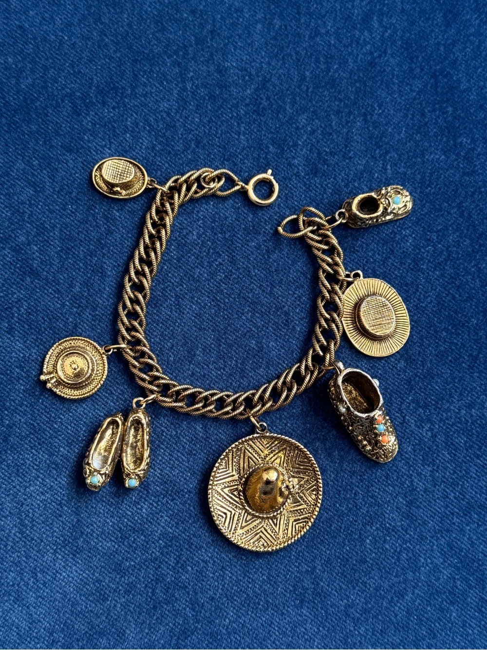 Vintage Mexican Hat Shoes Beads
Rhinestone Gold‎ Tone Ornate Charm
Bracelet